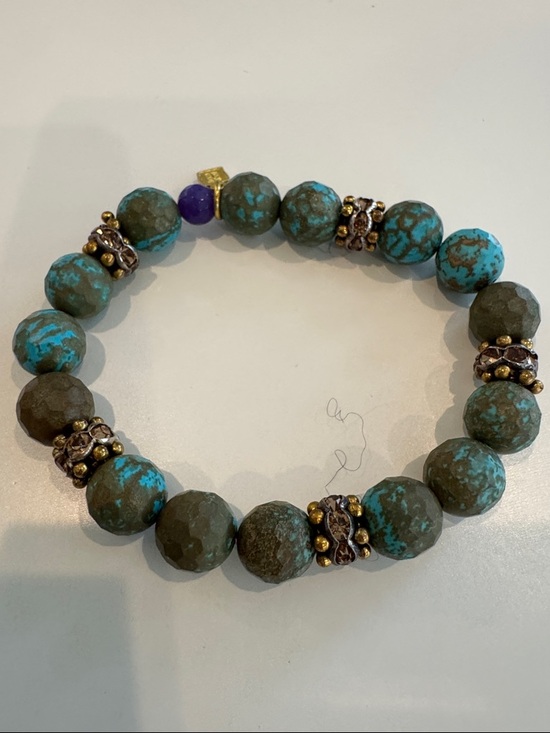 Jewelry - Turquoise Bead Stretch Bracelet with Gold Accents